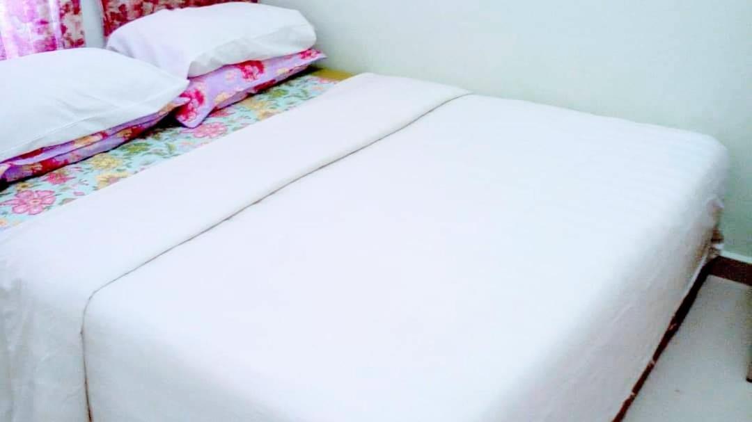 Daisyinn Budget Hotel Kuala Terengganu Kampong Gong Badak Exteriör bild