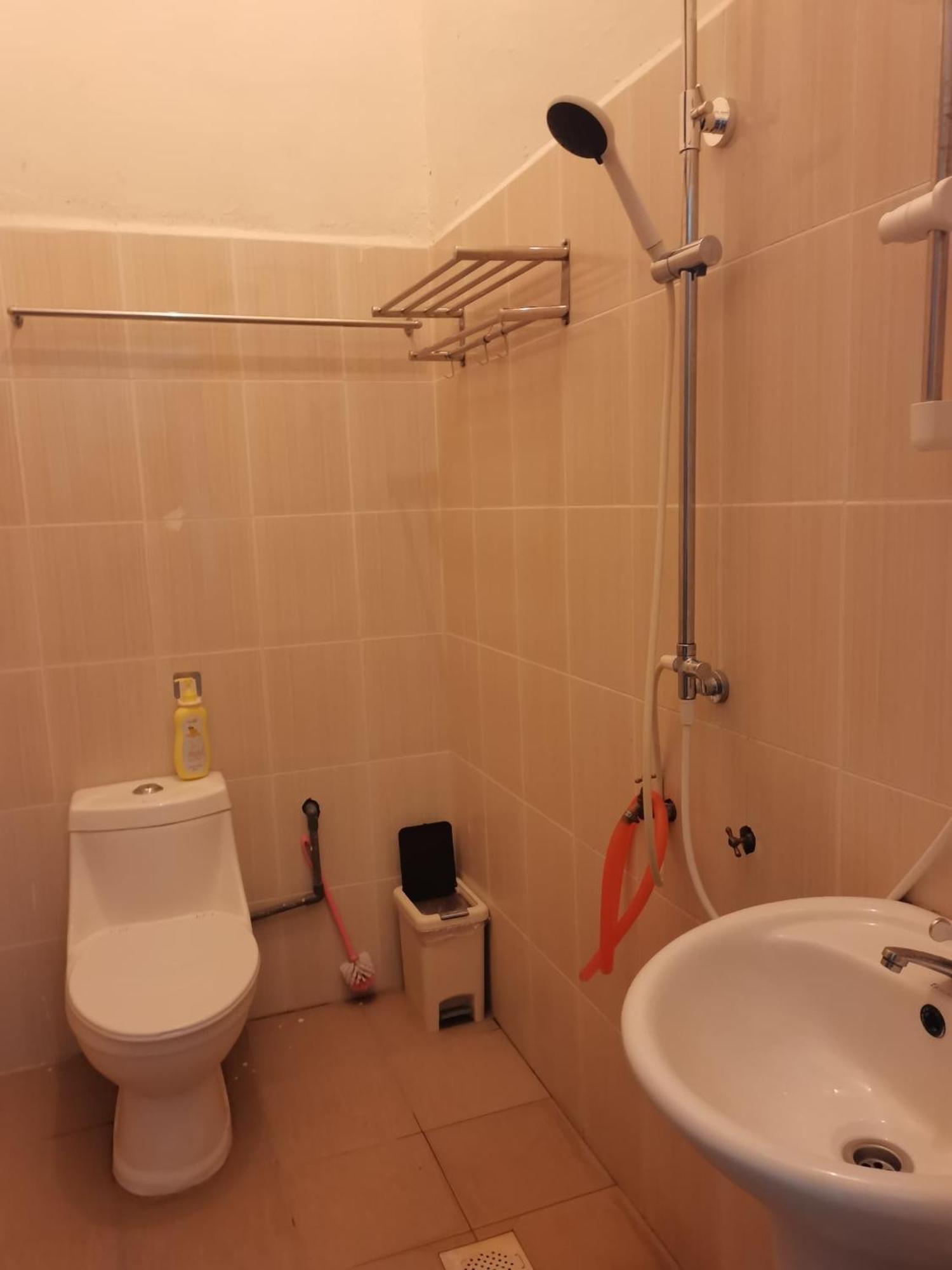 Daisyinn Budget Hotel Kuala Terengganu Kampong Gong Badak Exteriör bild